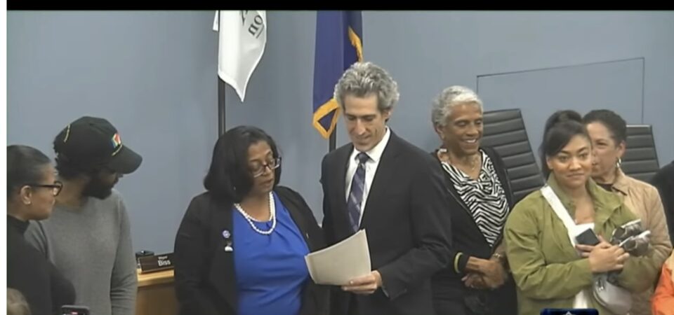 Harris and Geracaris sworn in to finish City Council terms in 2nd and 9th